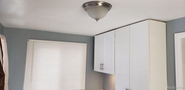 8710 W DAVISON, Detroit, MI 48238