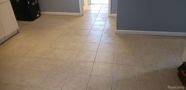 8710 W DAVISON, Detroit, MI 48238