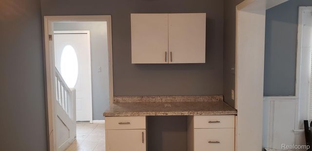 8710 W DAVISON, Detroit, MI 48238