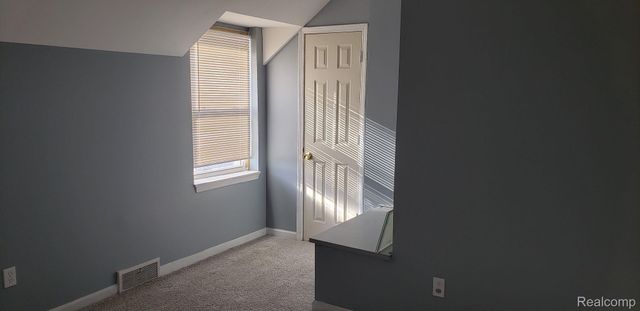 8710 W DAVISON, Detroit, MI 48238