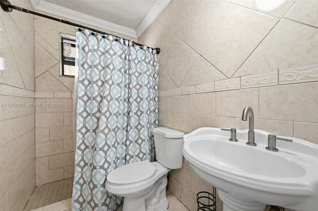 2681 NW 43rd Ave, Lauderhill, FL 33313