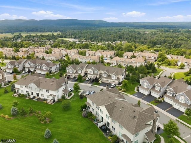 18 Blazingstar Way, Allamuchy Twp., NJ 07840