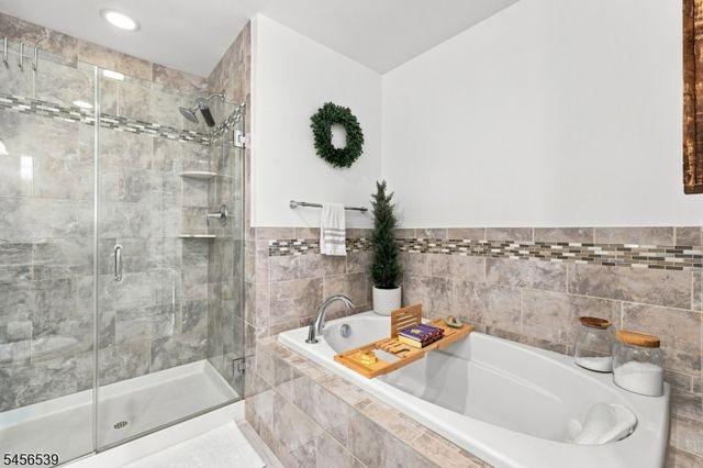 18 Blazingstar Way, Allamuchy Twp., NJ 07840