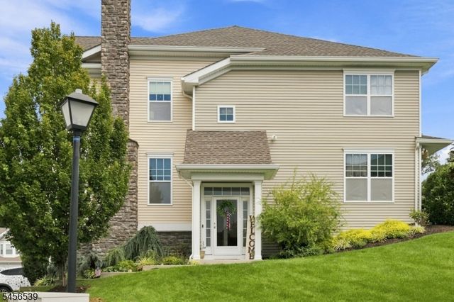 18 Blazingstar Way, Allamuchy Twp., NJ 07840