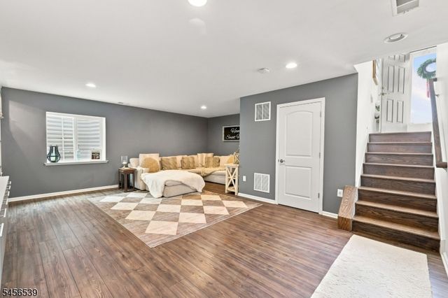 18 Blazingstar Way, Allamuchy Twp., NJ 07840
