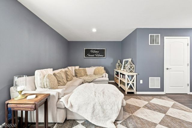 18 Blazingstar Way, Allamuchy Twp., NJ 07840