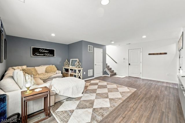 18 Blazingstar Way, Allamuchy Twp., NJ 07840