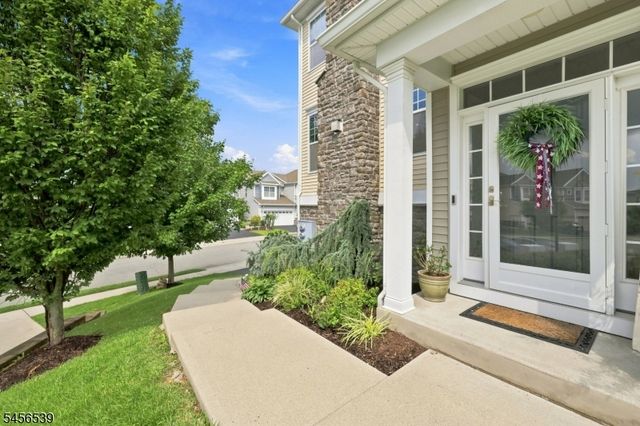 18 Blazingstar Way, Allamuchy Twp., NJ 07840