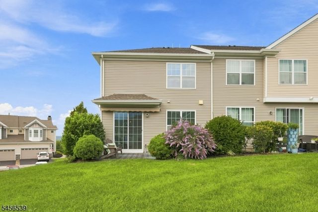 18 Blazingstar Way, Allamuchy Twp., NJ 07840