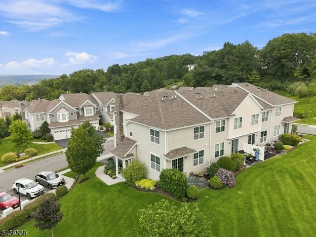 18 Blazingstar Way, Allamuchy Twp., NJ 07840