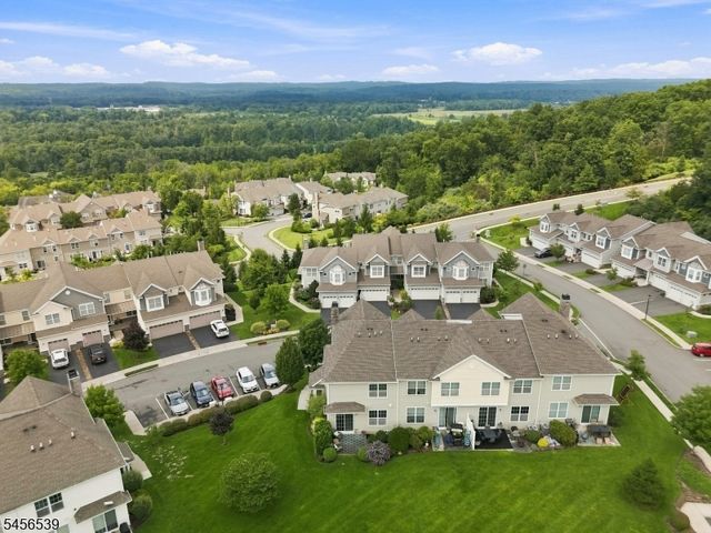 18 Blazingstar Way, Allamuchy Twp., NJ 07840