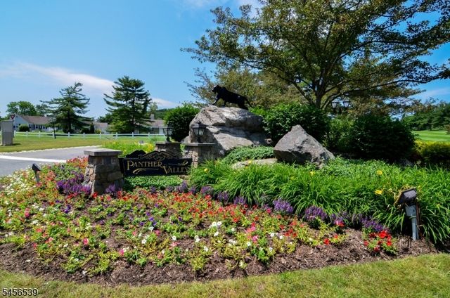 18 Blazingstar Way, Allamuchy Twp., NJ 07840