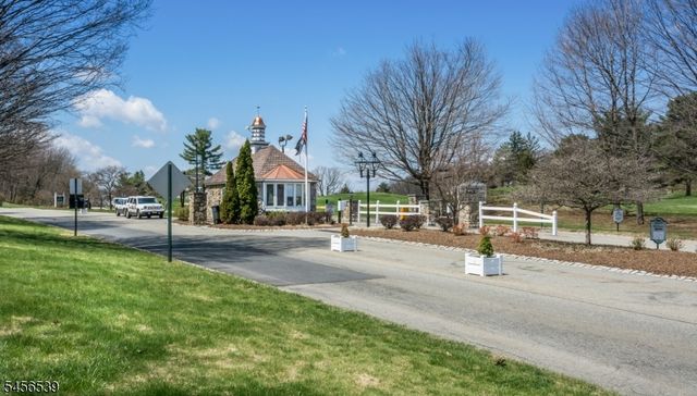 18 Blazingstar Way, Allamuchy Twp., NJ 07840