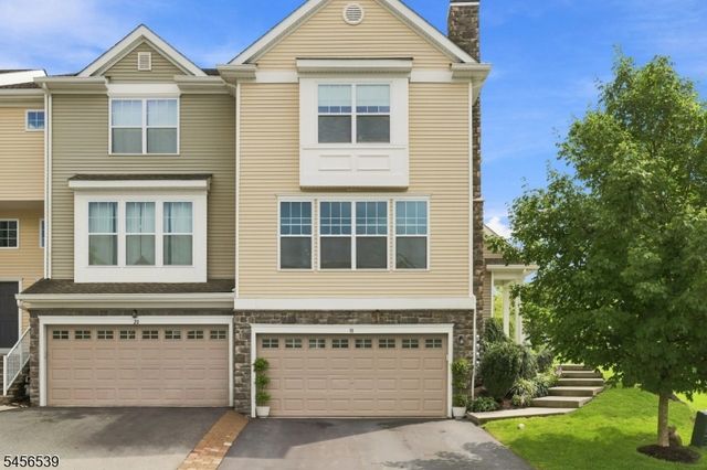 18 Blazingstar Way, Allamuchy Twp., NJ 07840