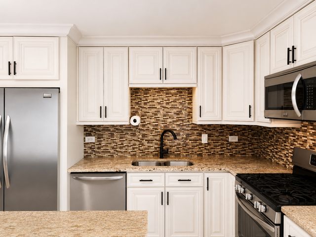 4450 W 111th Street 22, Oak Lawn, IL 60453