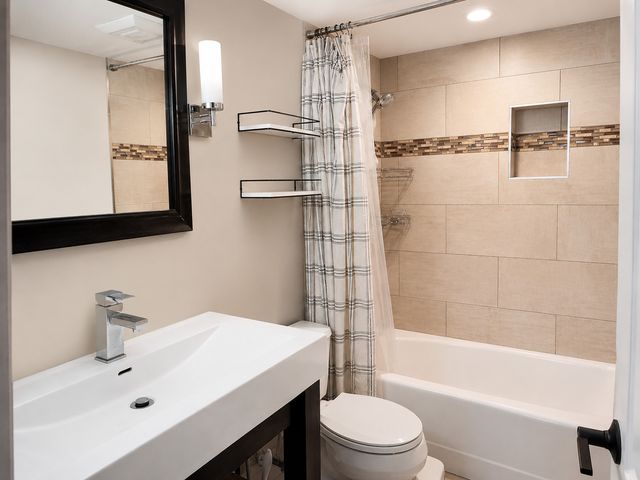 4450 W 111th Street 22, Oak Lawn, IL 60453
