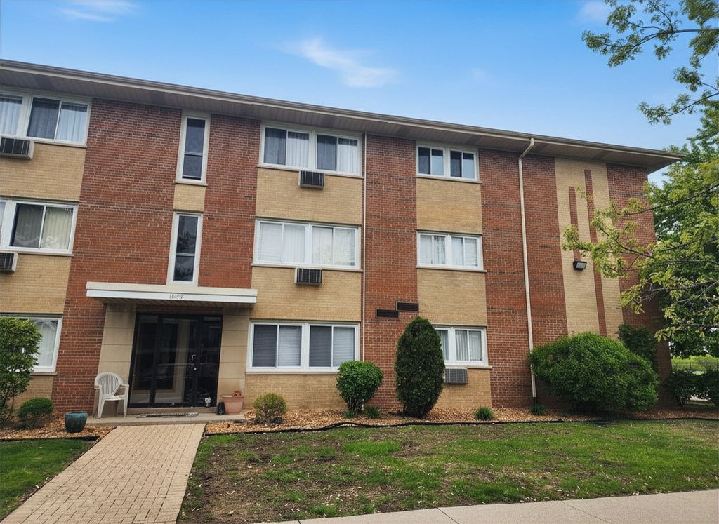 4450 W 111th Street 22, Oak Lawn, IL 60453