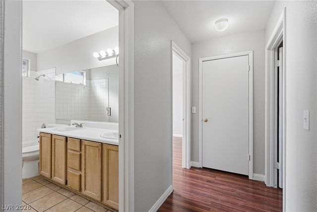 808 Majestic Rock Circle, Las Vegas, NV 89128