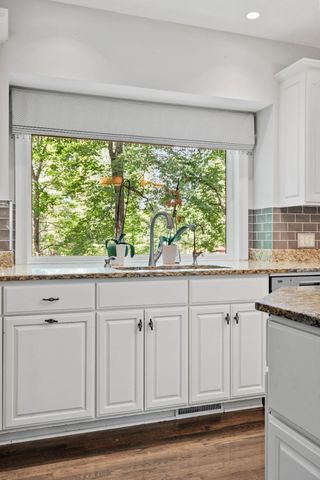 15920 37th Avenue N, Plymouth, MN 55446