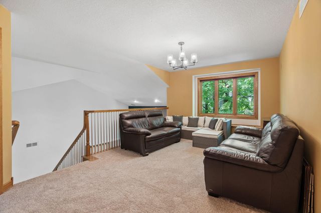 15920 37th Avenue N, Plymouth, MN 55446