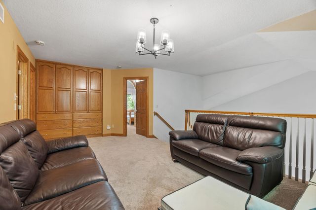 15920 37th Avenue N, Plymouth, MN 55446