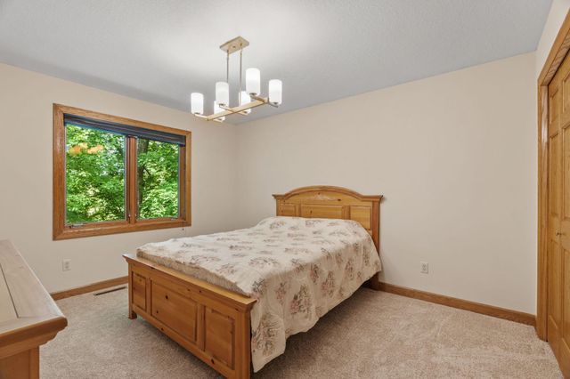 15920 37th Avenue N, Plymouth, MN 55446