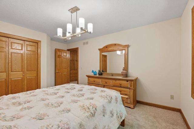 15920 37th Avenue N, Plymouth, MN 55446
