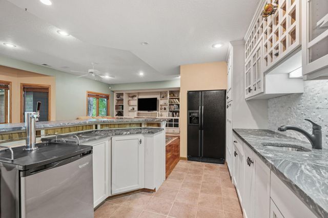 15920 37th Avenue N, Plymouth, MN 55446