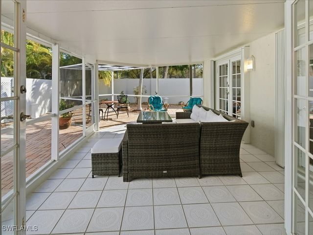 1178 Jardin DR, Naples, FL 34104