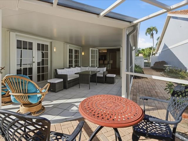 1178 Jardin DR, Naples, FL 34104