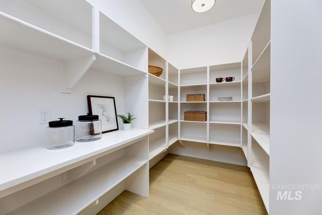 14592 N Spring Creek Way, Boise, ID 83714