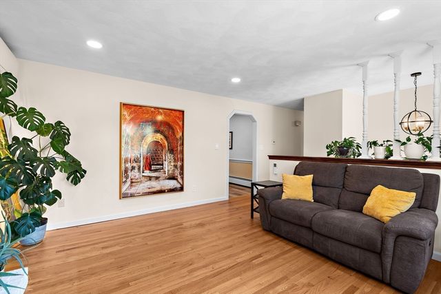 49 Hamilton Rd, Northborough, MA 01532