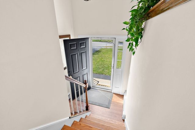 49 Hamilton Rd, Northborough, MA 01532