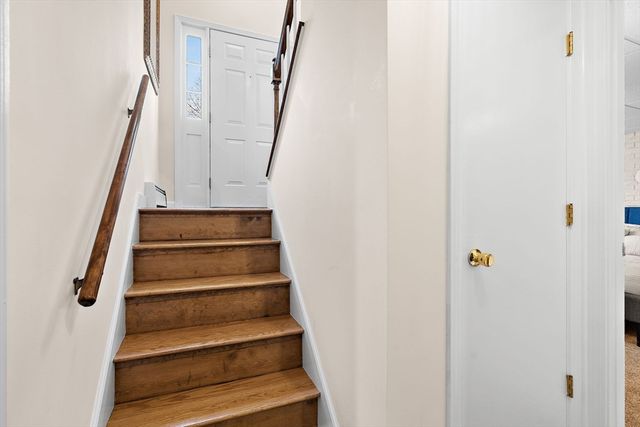 49 Hamilton Rd, Northborough, MA 01532