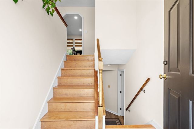 49 Hamilton Rd, Northborough, MA 01532