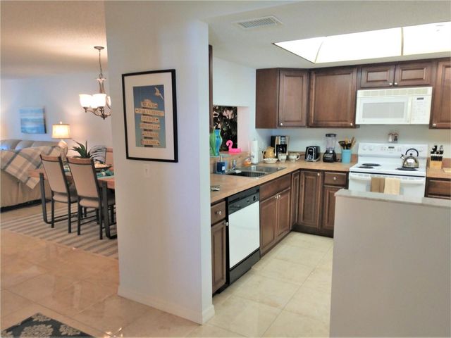 307 PINE HOLLOW CIRCLE 307, Englewood, FL 34223