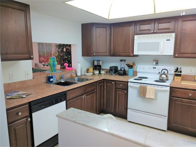 307 PINE HOLLOW CIRCLE 307, Englewood, FL 34223