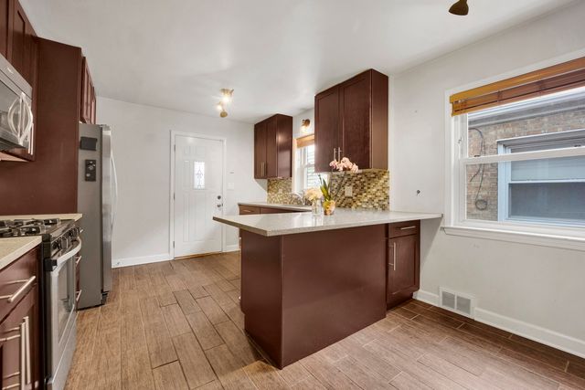 4433 N Narragansett Avenue, Chicago, IL 60630