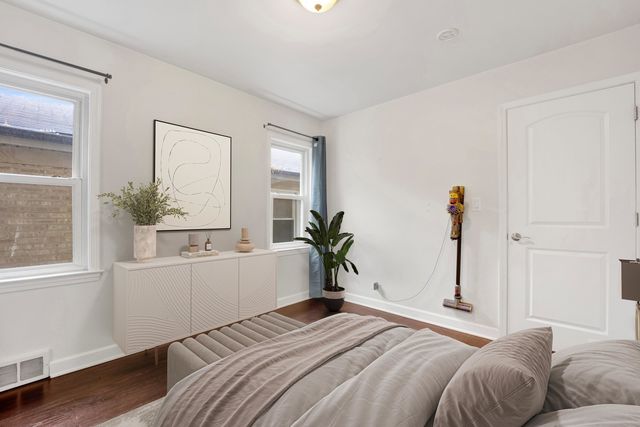 4433 N Narragansett Avenue, Chicago, IL 60630