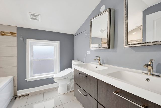 4433 N Narragansett Avenue, Chicago, IL 60630