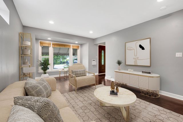 4433 N Narragansett Avenue, Chicago, IL 60630