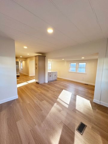 5 Rosewood, Halifax, MA 02338