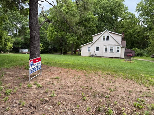1615 Gilletts Lake Road, Jackson, MI 49201