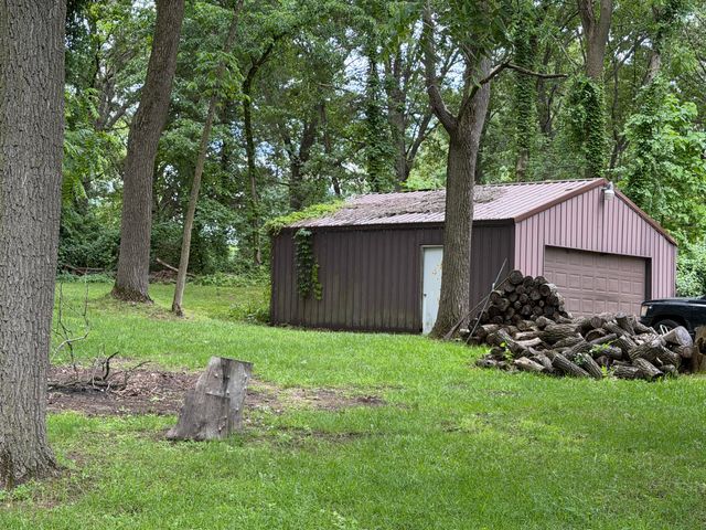 1615 Gilletts Lake Road, Jackson, MI 49201