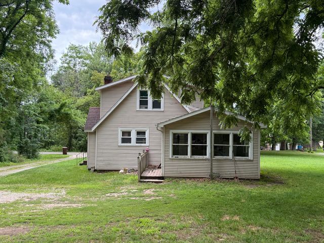 1615 Gilletts Lake Road, Jackson, MI 49201