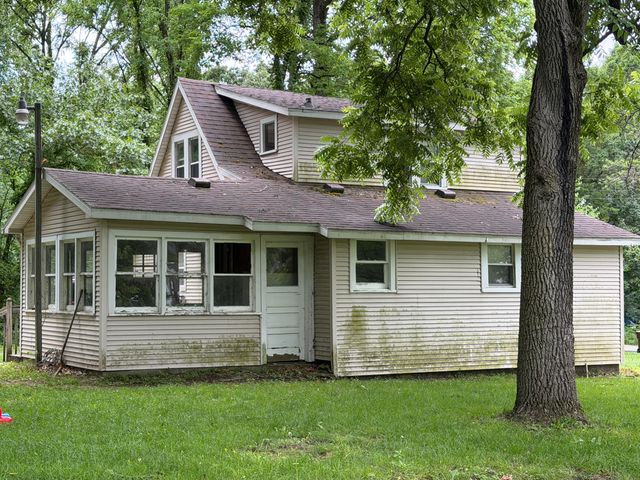 1615 Gilletts Lake Road, Jackson, MI 49201