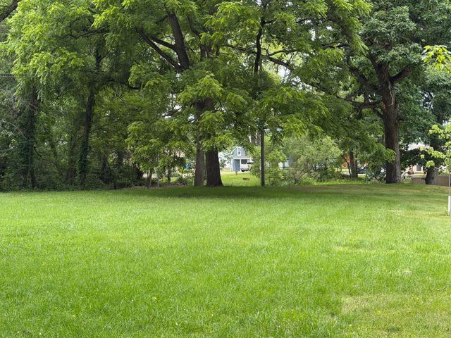 1615 Gilletts Lake Road, Jackson, MI 49201