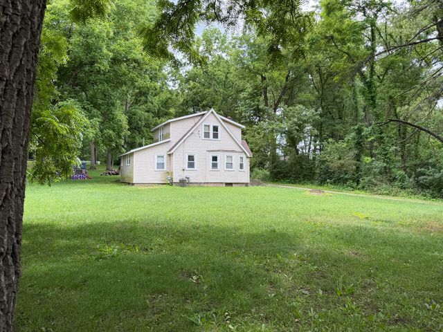 1615 Gilletts Lake Road, Jackson, MI 49201