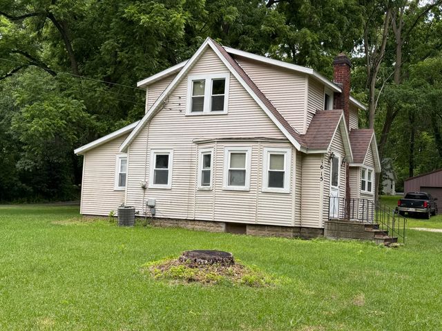 1615 Gilletts Lake Road, Jackson, MI 49201