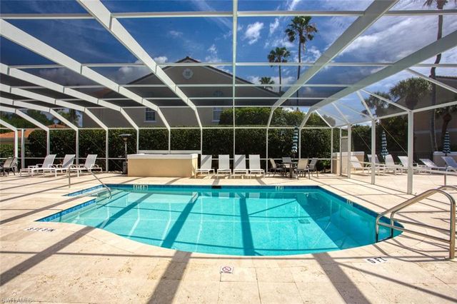 8365 Excalibur CIR K6, Naples, FL 34108